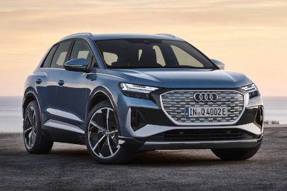  2022   Q4 e-トロン   40 e-tron   S line 