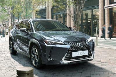  2023   UX300e   version L  